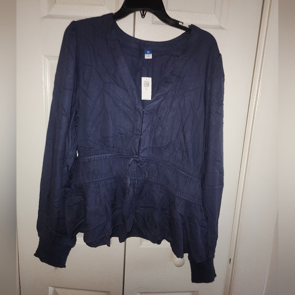 🍍 NWT!! Old Navy blouse in Volcanic Glass